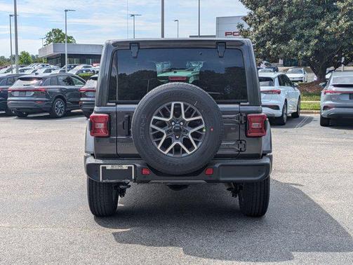 2025 Jeep Wrangler 4-Door Sahara 4x4