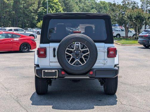 2025 Jeep Wrangler 4-Door Sahara 4x4