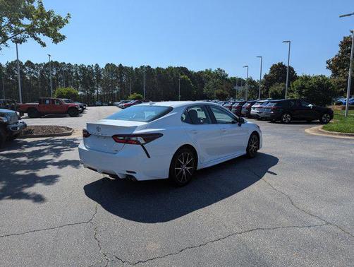 2022 Toyota Camry SE