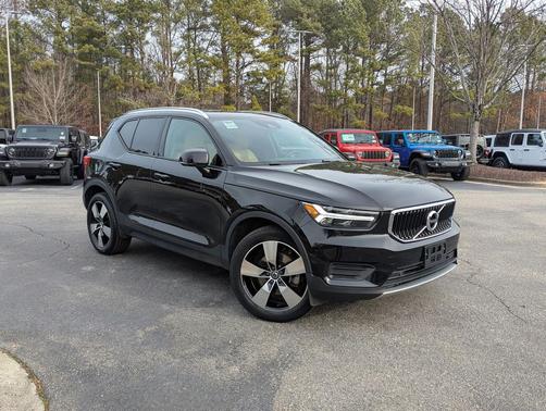 2020 Volvo XC40 T5 Momentum