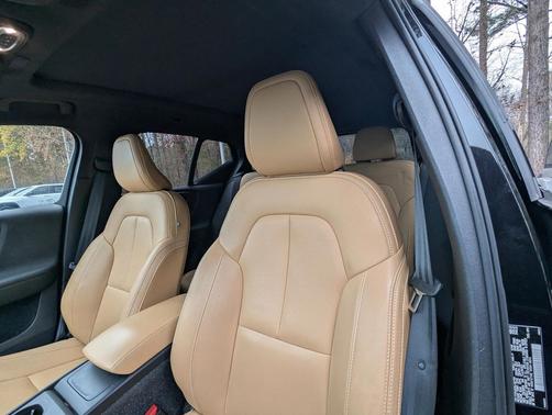 2020 Volvo XC40 T5 Momentum