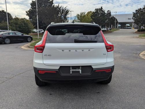 2021 Volvo XC40 T4 R-Design