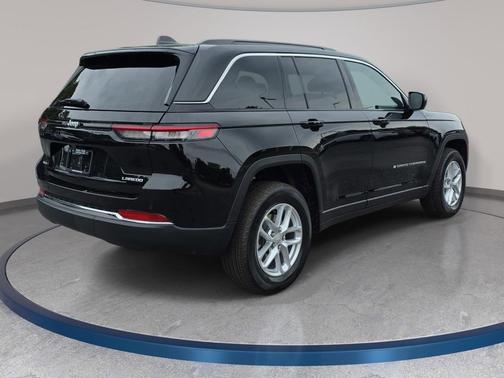 Diamond Black Crystal Pearlcoat 2026 Jeep Grand Cherokee Altitude