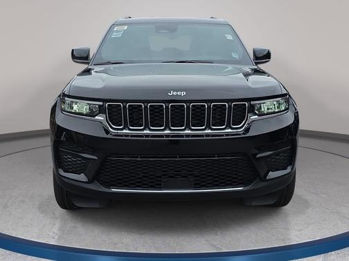 Diamond Black Crystal Pearlcoat 2026 Jeep Grand Cherokee Altitude