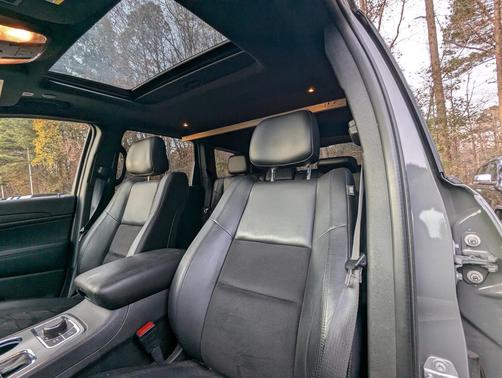 2022 Jeep Grand Cherokee Laredo