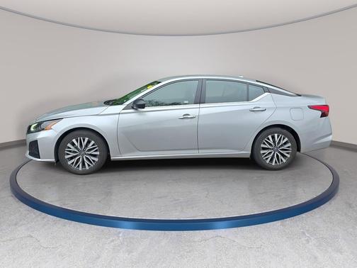 Brilliant Silver Metallic 2024 Nissan Altima 2.5 SV