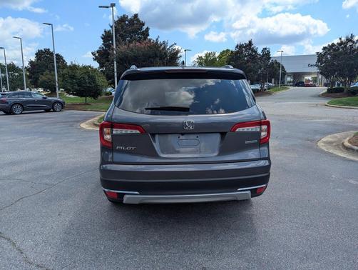 2022 Honda Pilot Touring 8-Passenger