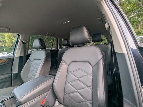 2024 Volkswagen Atlas 2.0T SE w/Technology 4MOTION