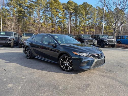 2020 Toyota Camry SE