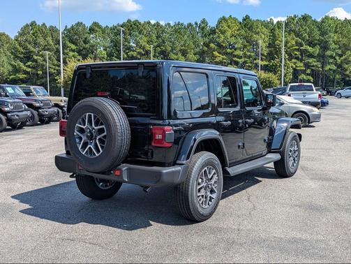 2025 Jeep Wrangler 4-Door Sahara 4x4