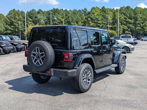 2025 Jeep Wrangler 4-Door Sahara 4x4