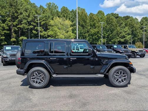 2025 Jeep Wrangler 4-Door Sahara 4x4