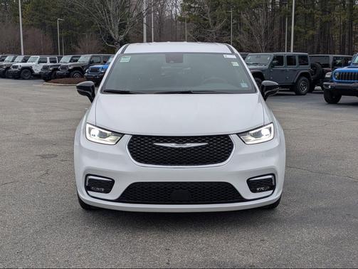 2026 Chrysler Pacifica L