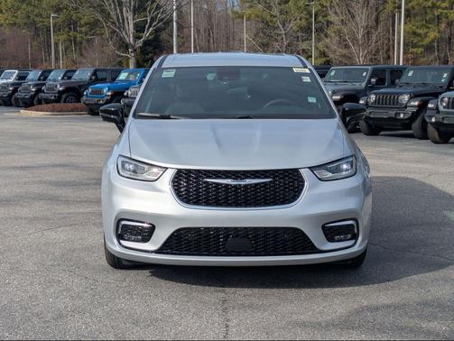 2026 Chrysler Pacifica L