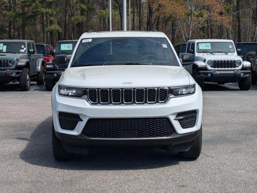 2025 Jeep Grand Cherokee Laredo