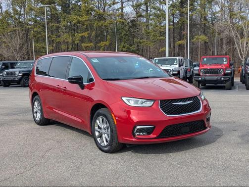 Red Hot Pearlcoat 2026 Chrysler Pacifica L