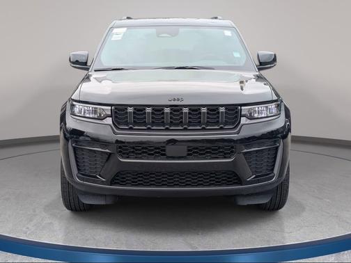 Diamond Black Crystal Pearlcoat 2026 Jeep Grand Cherokee Altitude