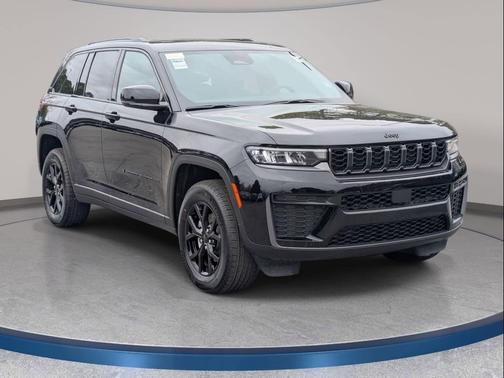 Diamond Black Crystal Pearlcoat 2026 Jeep Grand Cherokee Altitude