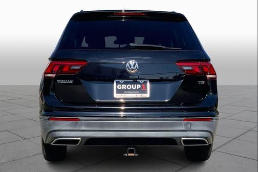 Deep Black Pearl Effect 2018 Volkswagen Tiguan 2.0T S