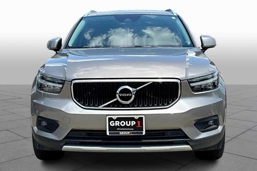 2022 Volvo XC40 T5 Momentum