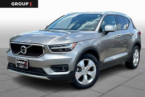2022 Volvo XC40 T5 Momentum