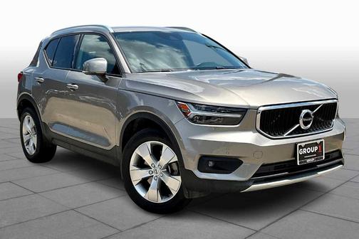 2022 Volvo XC40 T5 Momentum