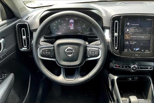 2022 Volvo XC40 T5 Momentum