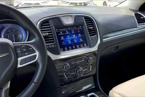 2017 Chrysler 300 Limited