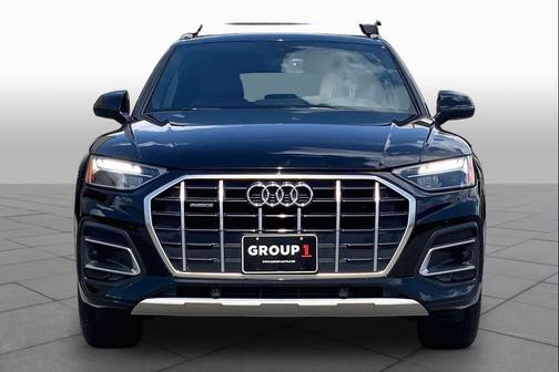 Brilliant Black 2024 Audi Q5 40 Premium