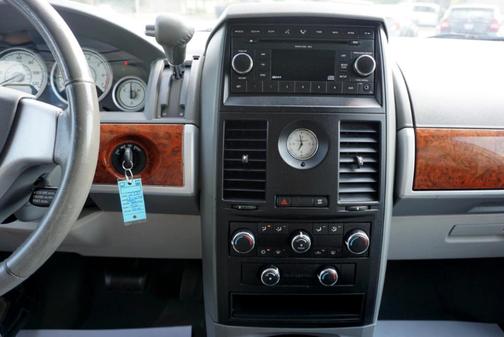 2008 Chrysler Town & Country Touring for sale in Lexington, KY - image 18
