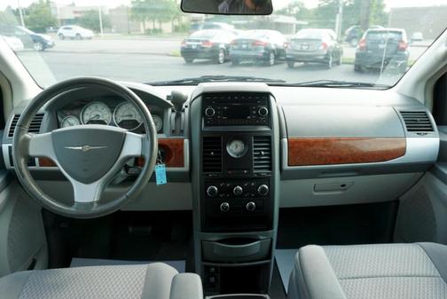 2008 Chrysler Town & Country Touring for sale in Lexington, KY - image 17