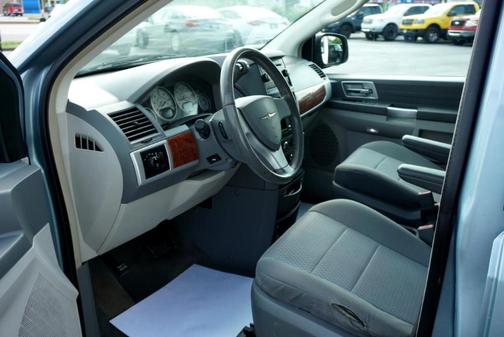 2008 Chrysler Town & Country Touring for sale in Lexington, KY - image 9