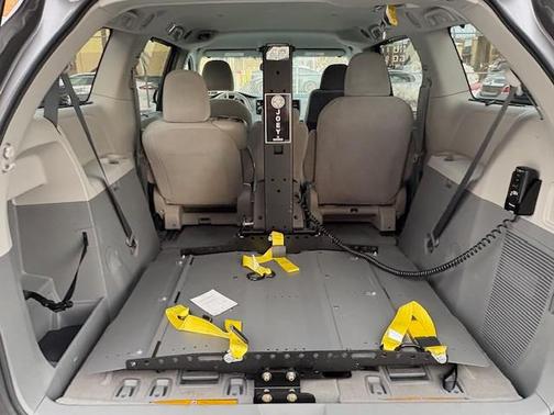 2011 Toyota Sienna LE