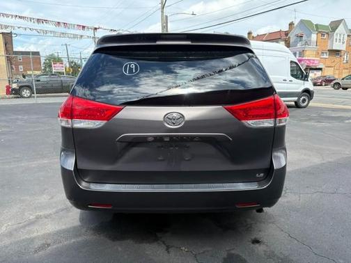 Predawn Gray Mica 2011 Toyota Sienna LE