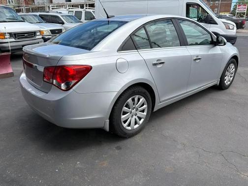 Silver Ice Metallic 2011 Chevrolet Cruze LT
