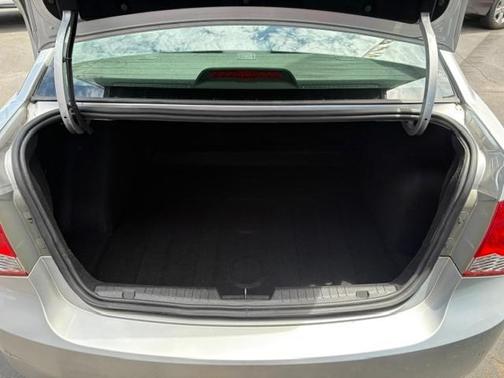 Silver Ice Metallic 2011 Chevrolet Cruze LT