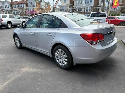 Silver Ice Metallic 2011 Chevrolet Cruze LT