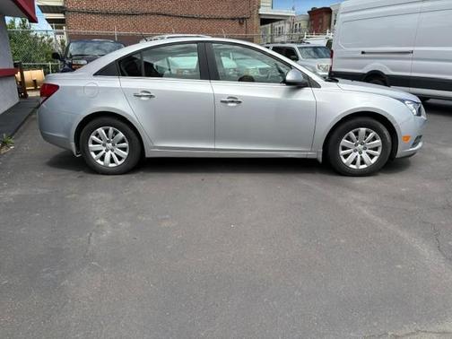 Silver Ice Metallic 2011 Chevrolet Cruze LT