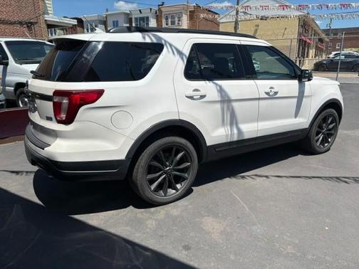 White 2018 Ford Explorer XLT
