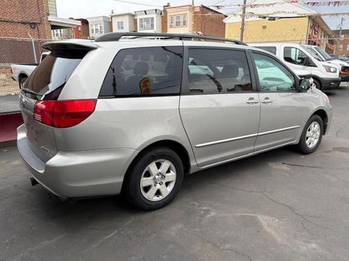 2004 Toyota Sienna LE