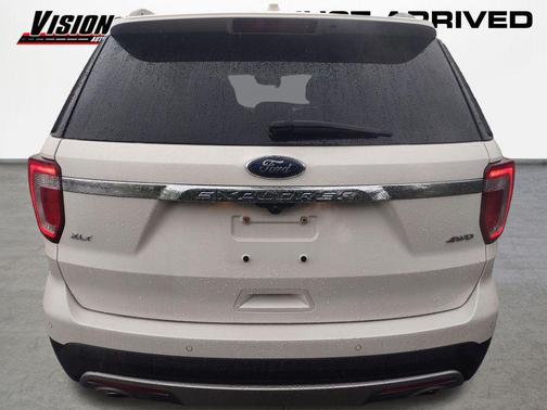 White Platinum 2017 Ford Explorer XLT