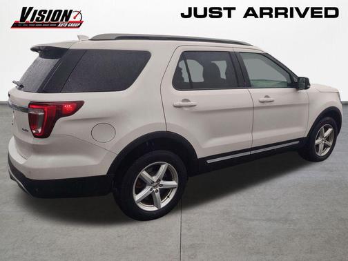 White Platinum 2017 Ford Explorer XLT