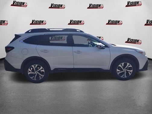 Crystal White Pearl 2022 Subaru Outback Limited