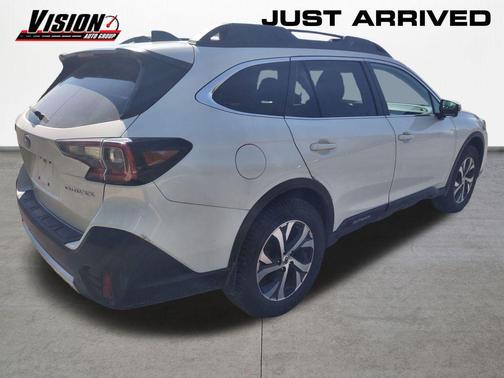 Crystal White Pearl 2022 Subaru Outback Limited