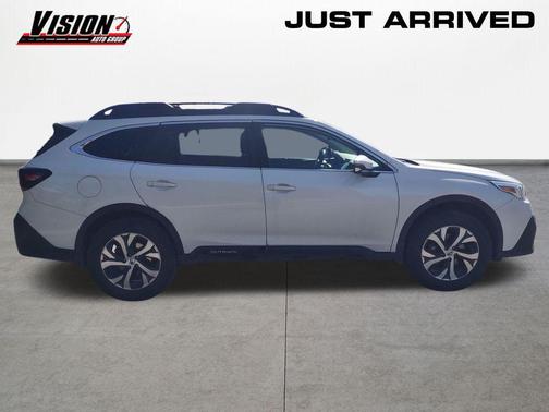 Crystal White Pearl 2022 Subaru Outback Limited