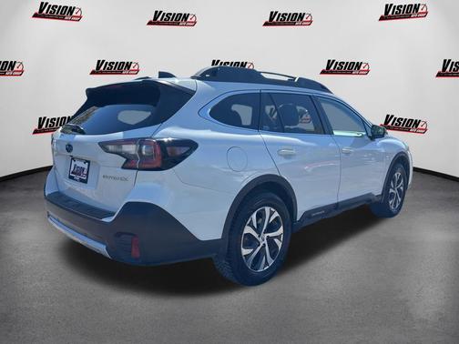 Crystal White Pearl 2022 Subaru Outback Limited