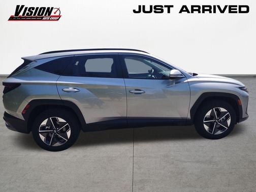 Shimmering Silver 2025 Hyundai TUCSON SEL Convenience