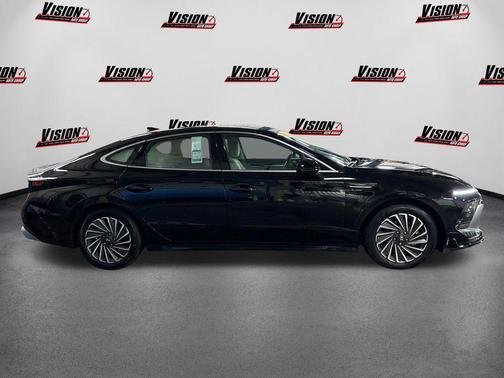 2025 Hyundai SONATA Hybrid SE