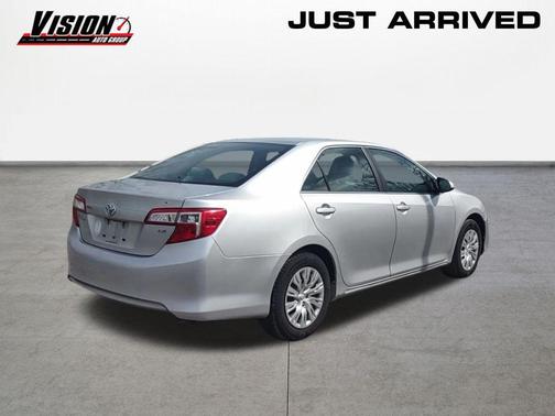 Classic Silver Metallic 2014 Toyota Camry LE