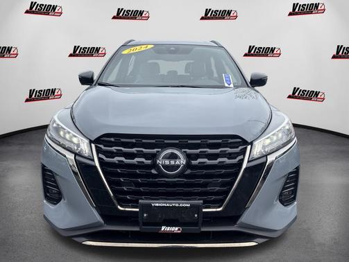 Boulder Gray Pearl 2024 Nissan Kicks SR